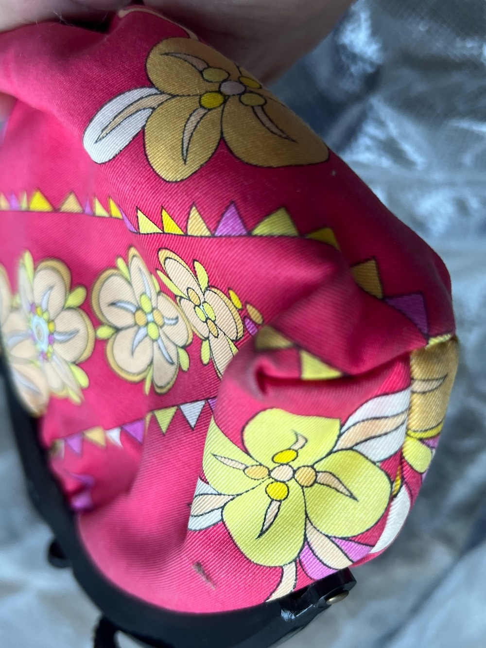 Emilio Pucci Red Floral Shoulder Bag with Black Trim - Picture 9 of 9